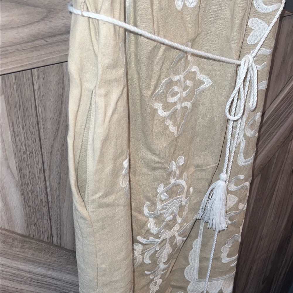 Vince Camuto Beige Midi Dress with White Embroidery - Picture 5 of 7
